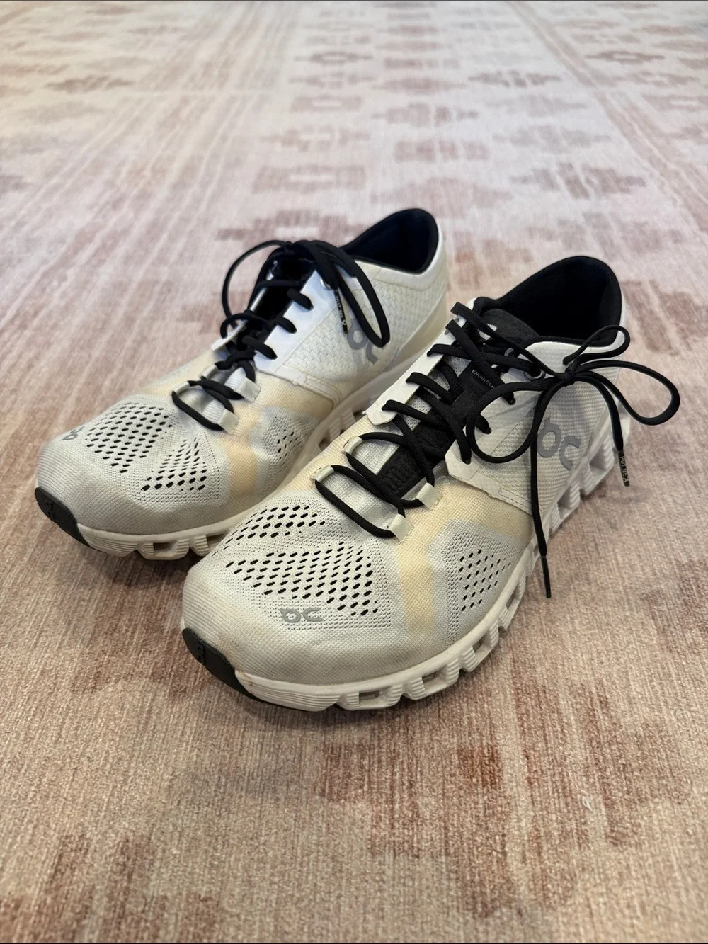 On Cloud Running Shoe - Picture 1 of 7